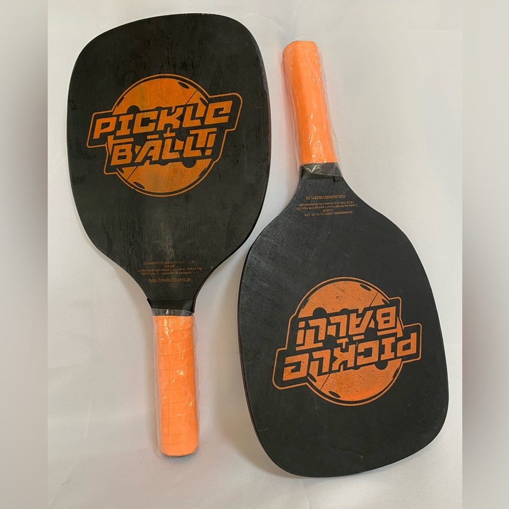 Pickle ball paddles‎